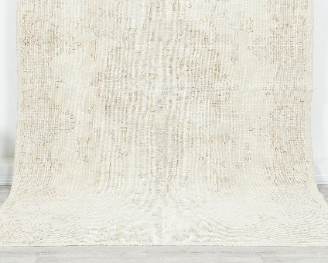 Beige Oushak Rug 5' 11" x 9' 5" | No. VR49000