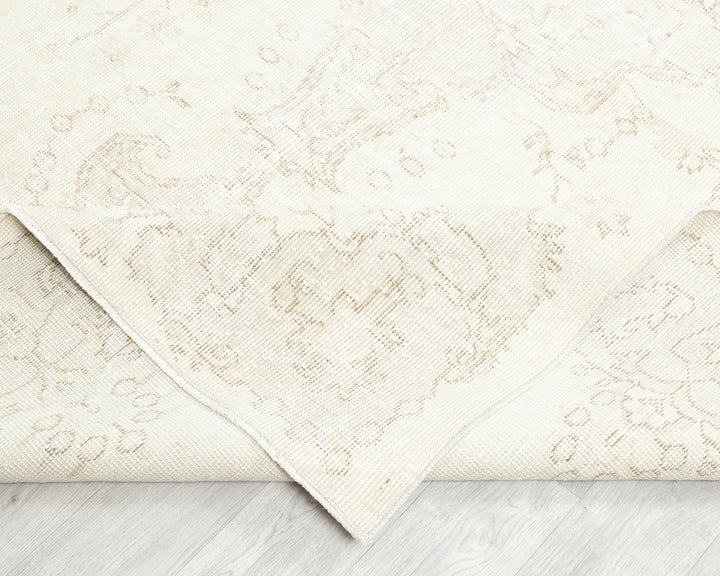 Beige Oushak Rug 5' 11" x 9' 5" | No. VR49000