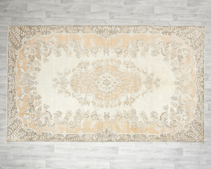 Neutral Oushak Rug 6' 4" x 10' | No. VR15432