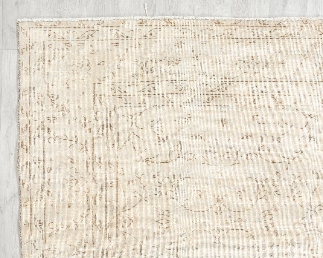 Beige Oushak Rug 6' 10" x 10' | No. VR33810