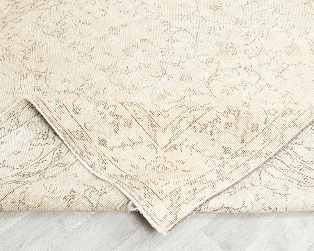 Beige Oushak Rug 6' 10" x 10' | No. VR33810