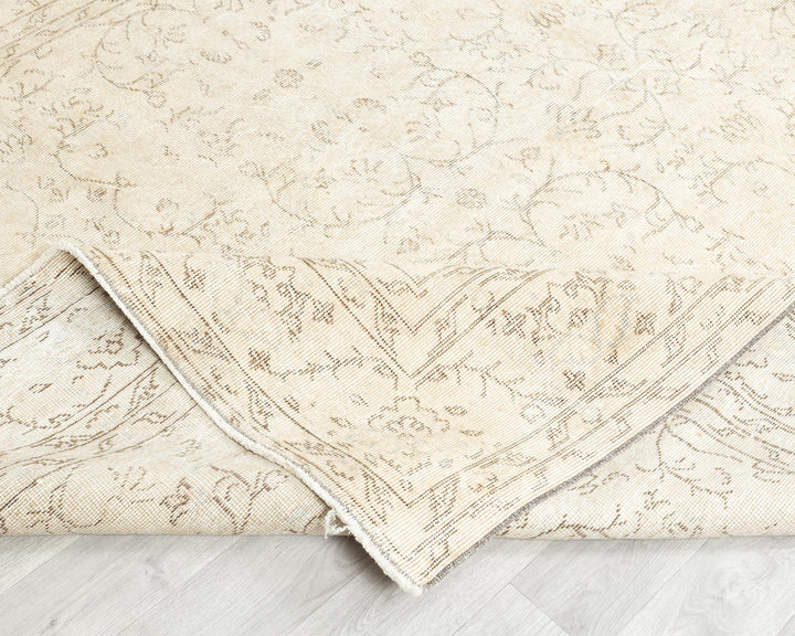 Beige Oushak Rug 6' 10" x 10' | No. VR33810