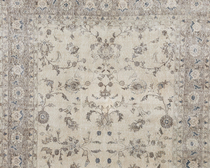 Neutral Oushak Rug 7' 3" x 10' 6" | No. VR81702