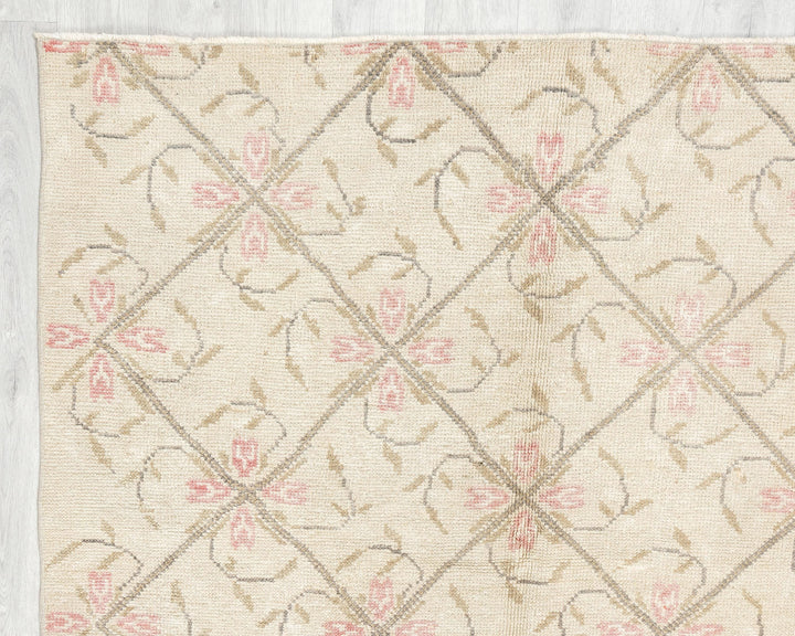 Beige Oushak Rug 4' 8" x 8' 10" | No. VR55154