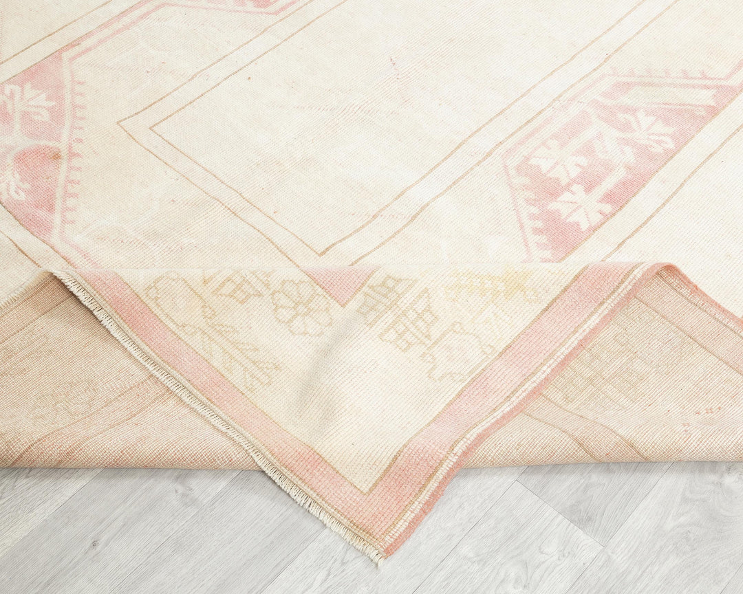 Neutral Oushak Rug 6' 6" x 10' 2" | No. VR71709