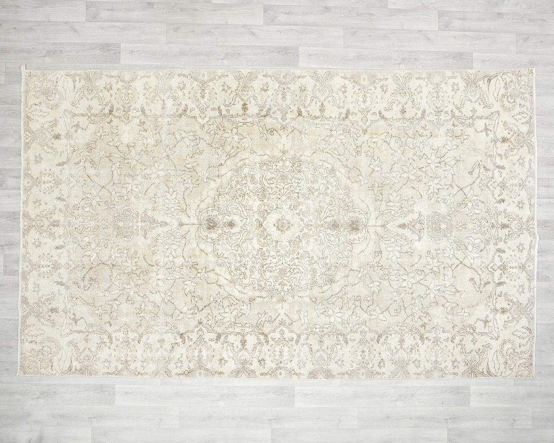 Beige Oushak Rug 9' 6" x 10' | No. VR76301