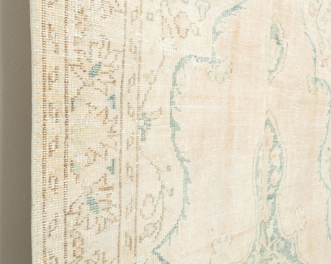 Beige Oushak Rug 9' 2" x 5' 7" | No. VR25879