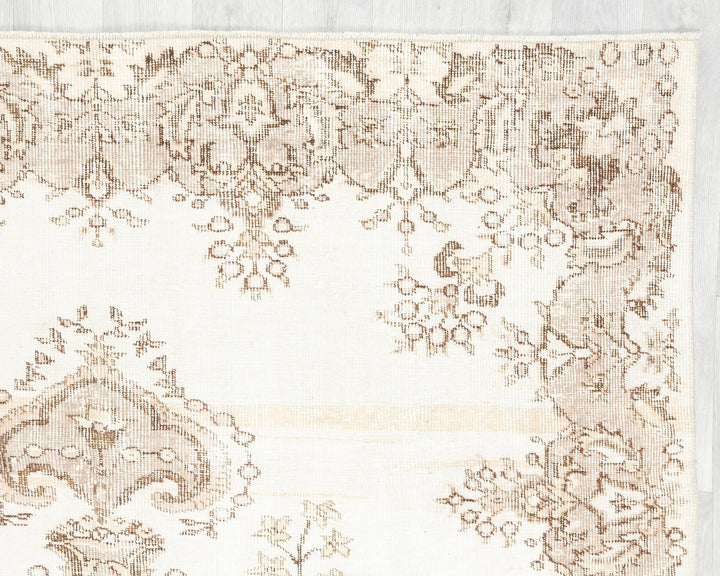 Beige Oushak Rug 5' 1" x 8' 8" | No. VR43486