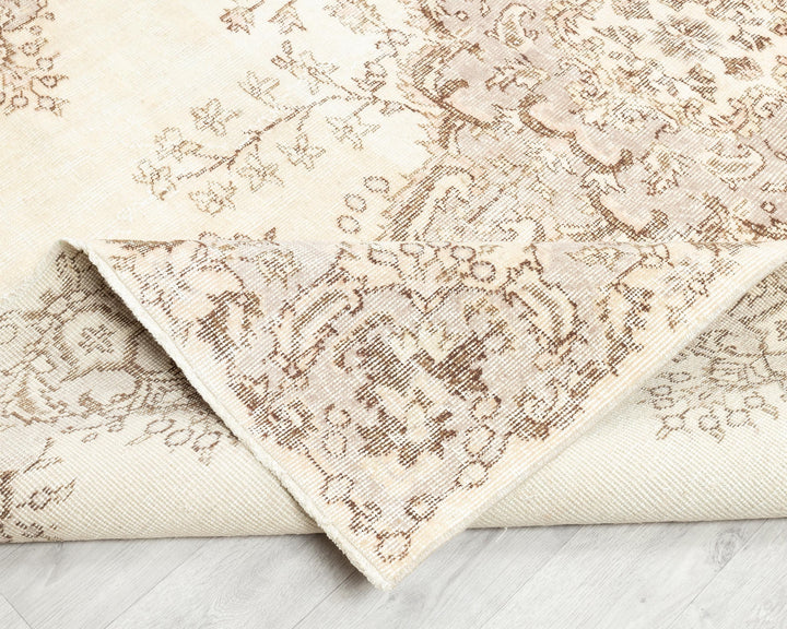 Beige Oushak Rug 5' 1" x 8' 8" | No. VR43486