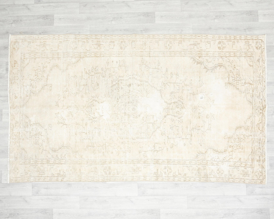 Beige Oushak Rug 4' 11" x 8' 1" | No. VR20163
