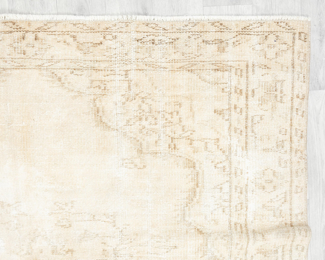 Beige Oushak Rug 4' 11" x 8' 1" | No. VR20163