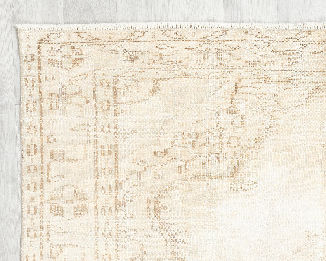 Beige Oushak Rug 4' 11" x 8' 1" | No. VR20163