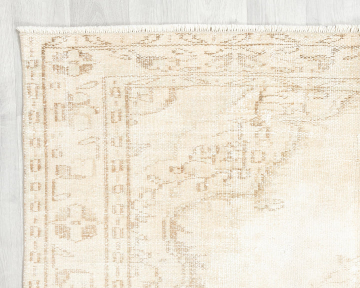 Beige Oushak Rug 4' 11" x 8' 1" | No. VR20163