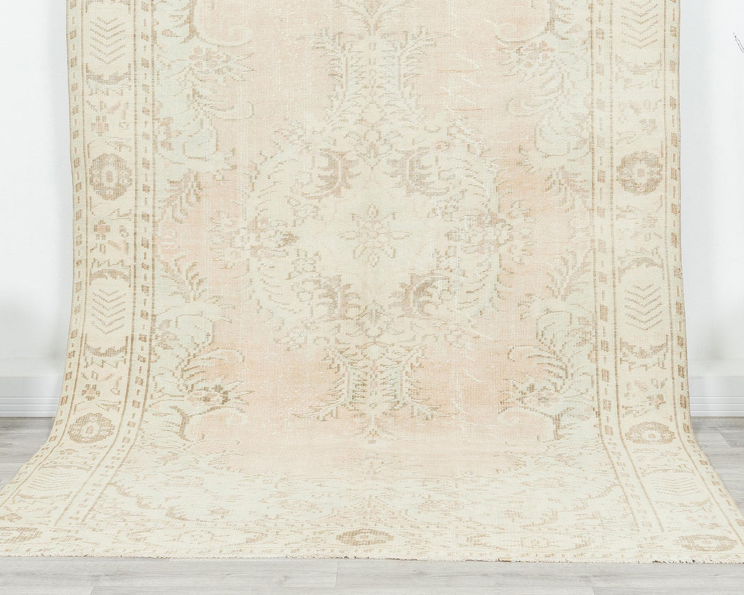 Beige Oushak Rug 5' 8" x 9' 6" | No. VR29088