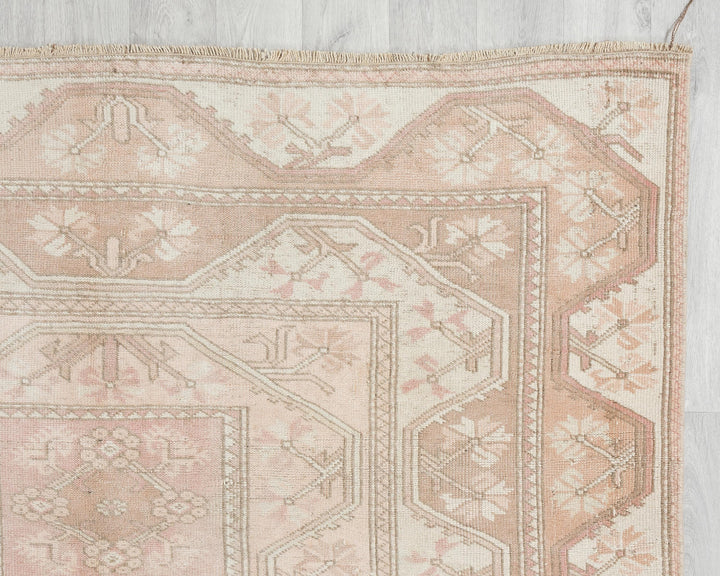 Beige Oushak Rug 7' 10" x 5' 7" | No. VR24369