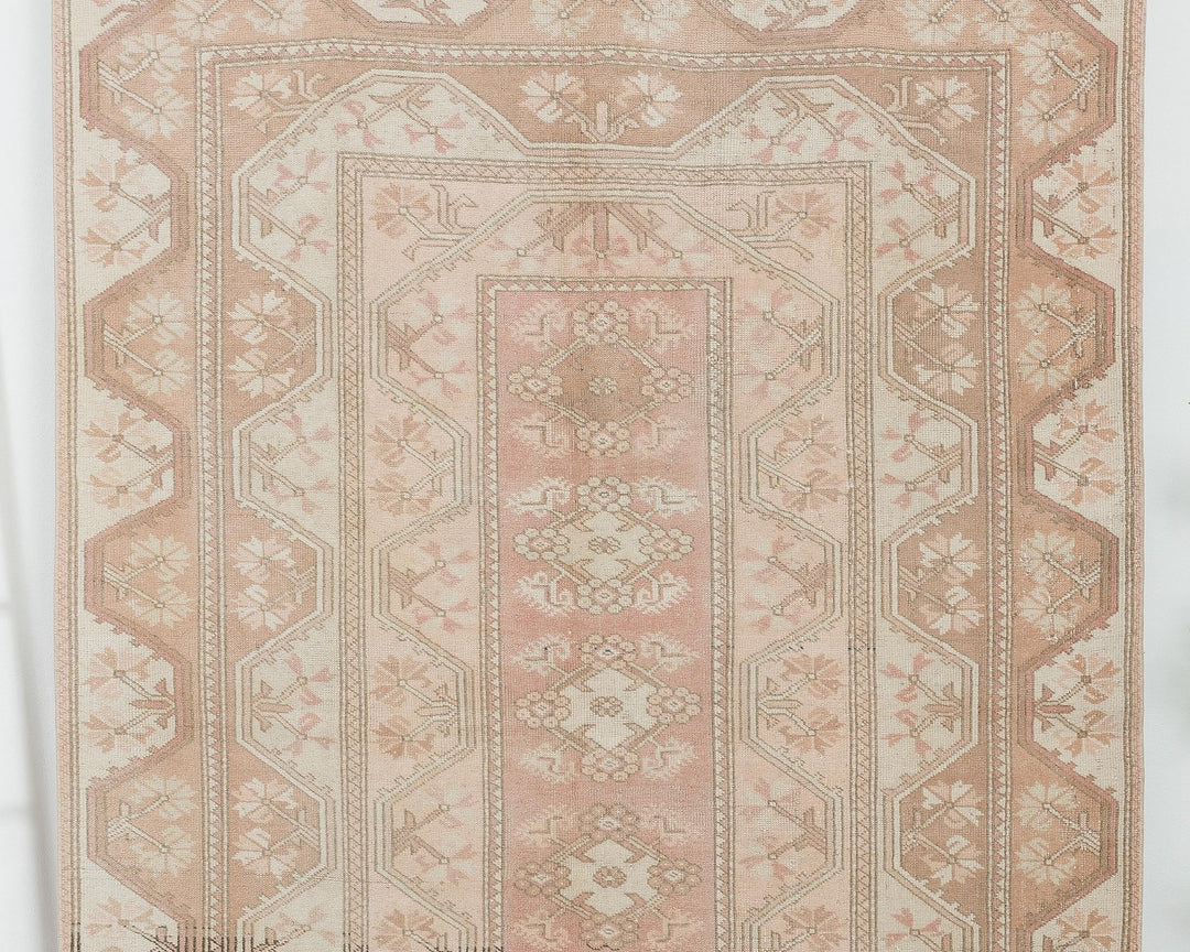 Beige Oushak Rug 7' 10" x 5' 7" | No. VR24369