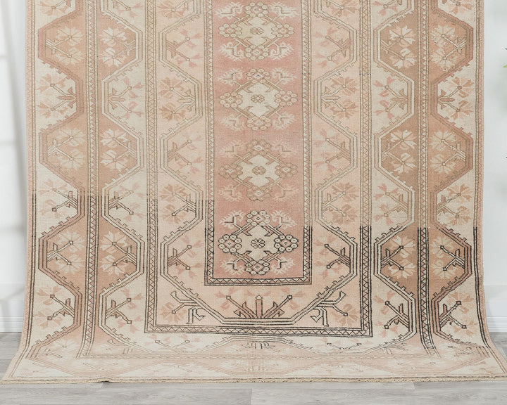 Beige Oushak Rug 7' 10" x 5' 7" | No. VR24369