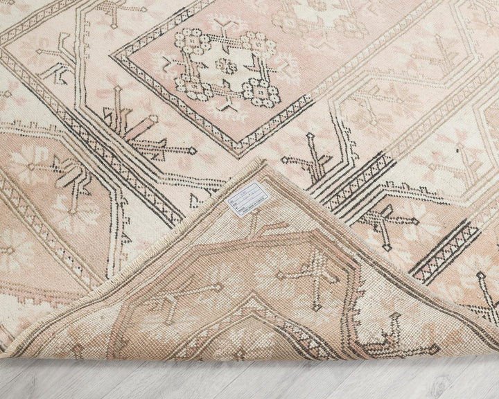 Beige Oushak Rug 7' 10" x 5' 7" | No. VR24369