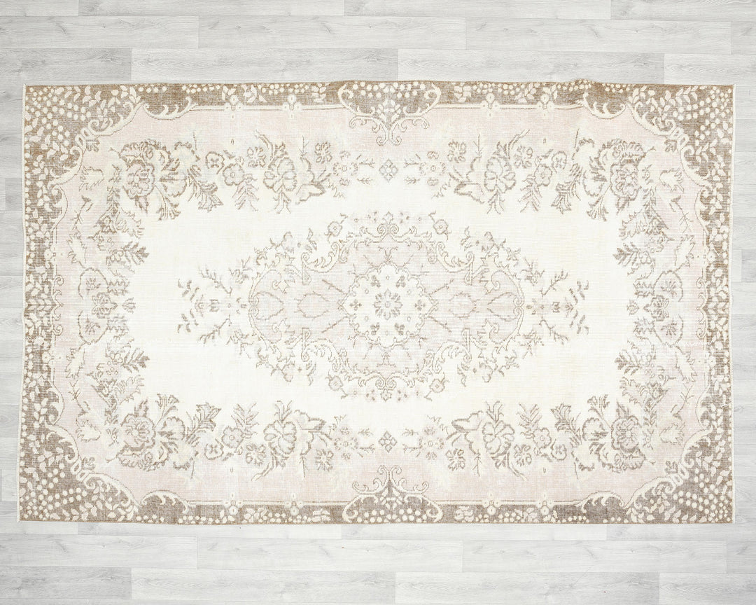 Beige Oushak Rug 8' 8" x 5' 7" | No. VR92296