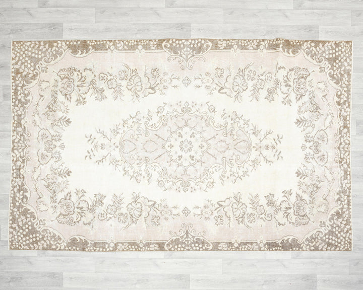 Beige Oushak Rug 8' 8" x 5' 7" | No. VR92296