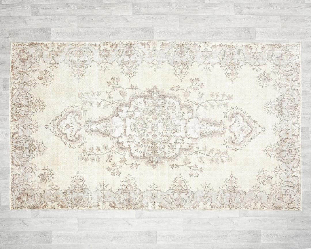 Beige Oushak Rug 9' 8" x 5' 9" | No. VR55801