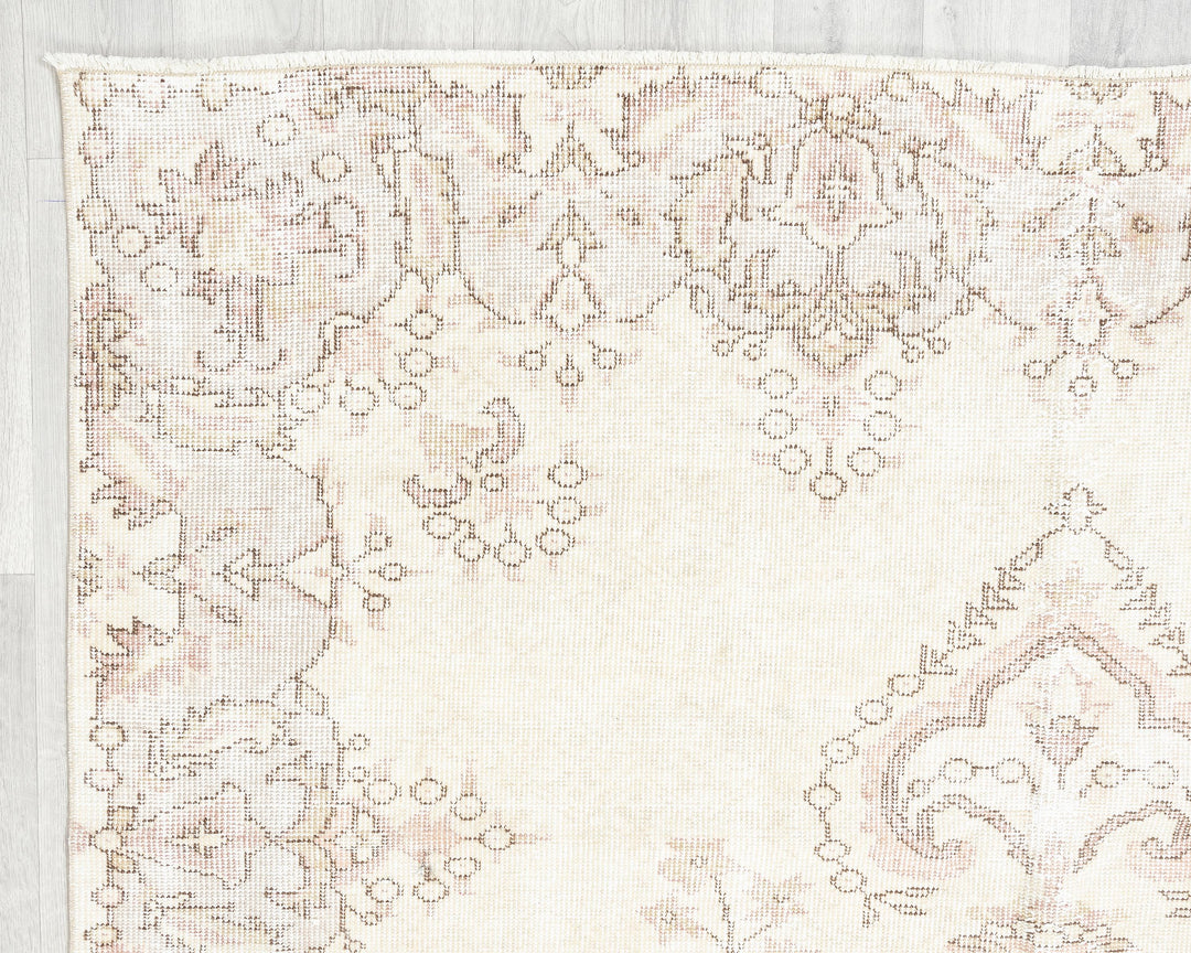 Beige Oushak Rug 9' 8" x 5' 9" | No. VR55801
