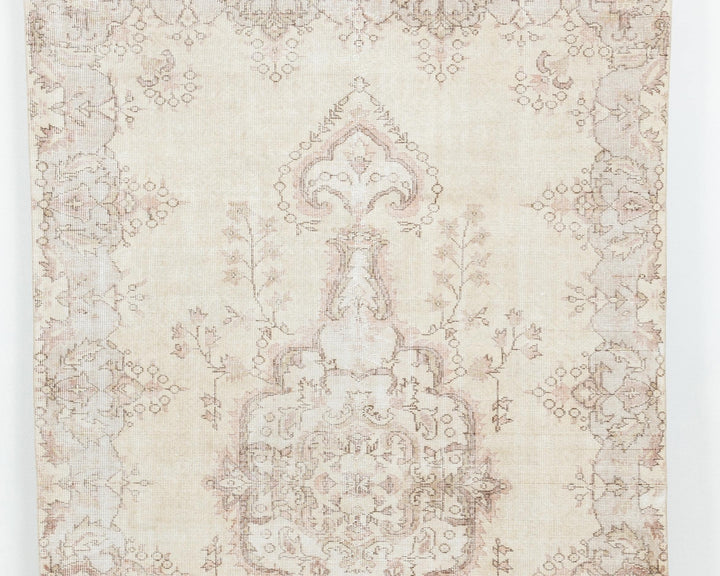 Beige Oushak Rug 9' 8" x 5' 9" | No. VR55801