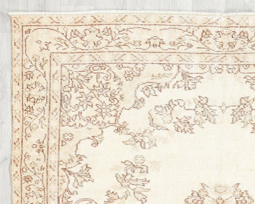 Beige Oushak Rug 5' 4" x 8' 10" | No. VR94020