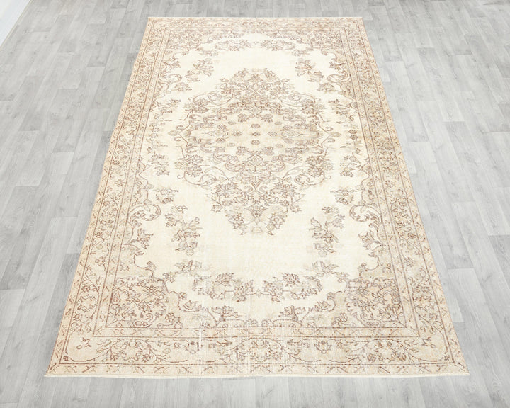 Beige Oushak Rug 5' 4" x 8' 10" | No. VR94020