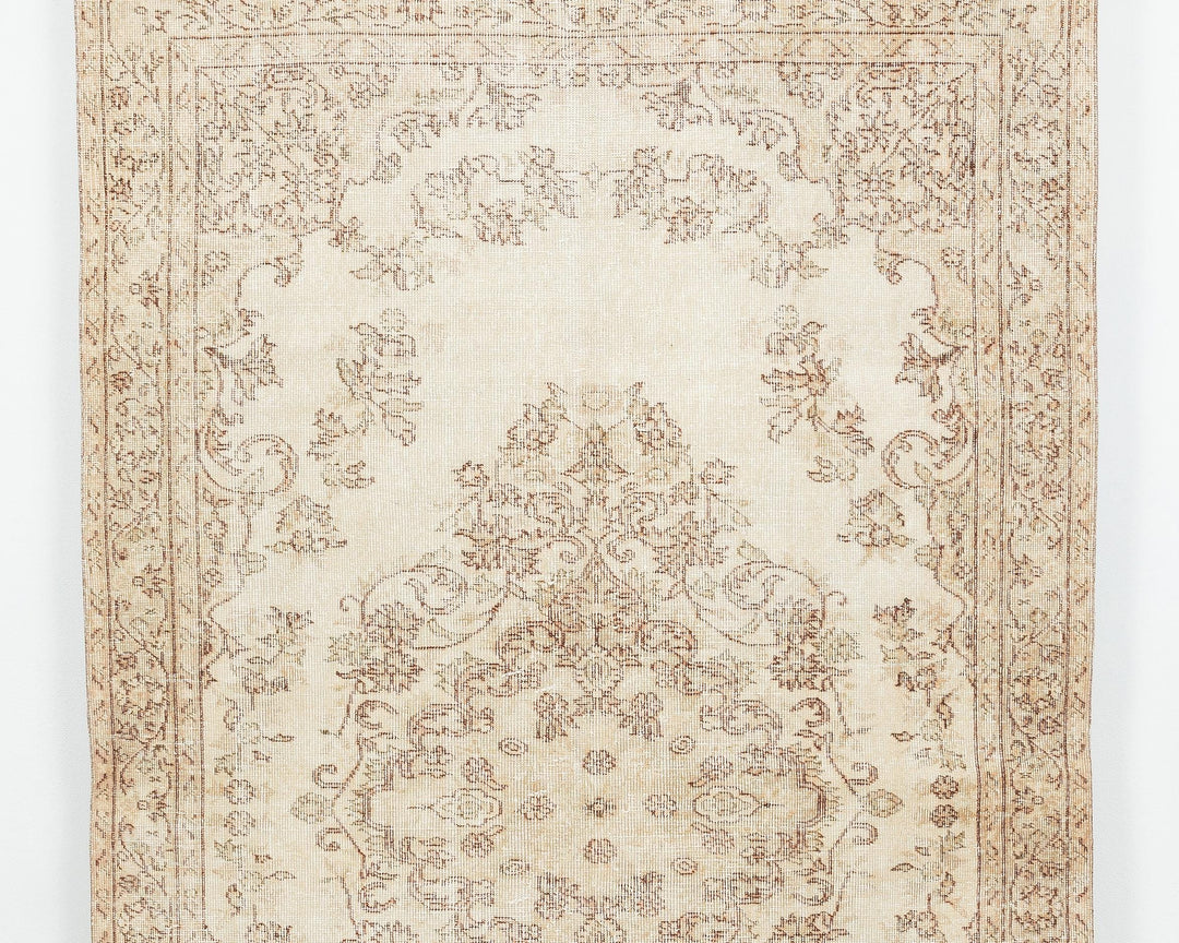 Beige Oushak Rug 5' 4" x 8' 10" | No. VR94020