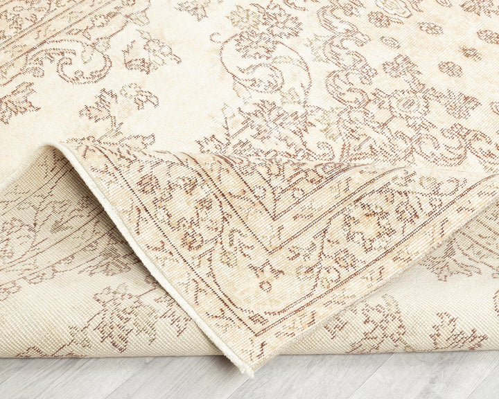 Beige Oushak Rug 5' 4" x 8' 10" | No. VR94020