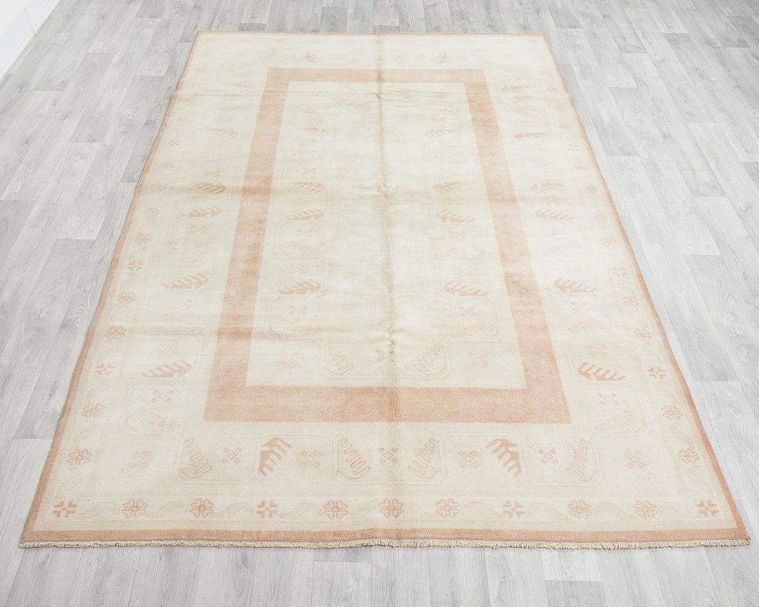 Beige Oushak Rug 5' 4" x 7' 8" | No. VR45208