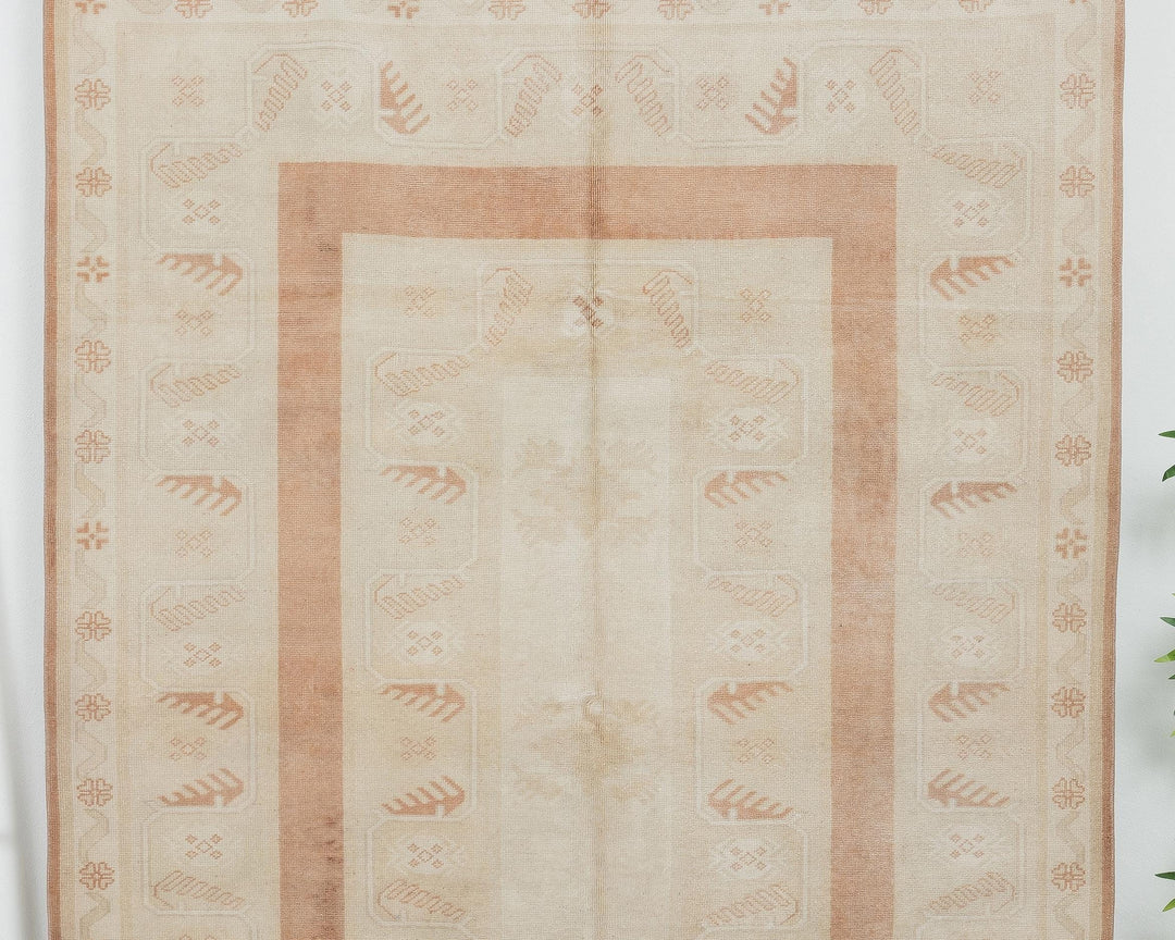 Beige Oushak Rug 5' 4" x 7' 8" | No. VR45208