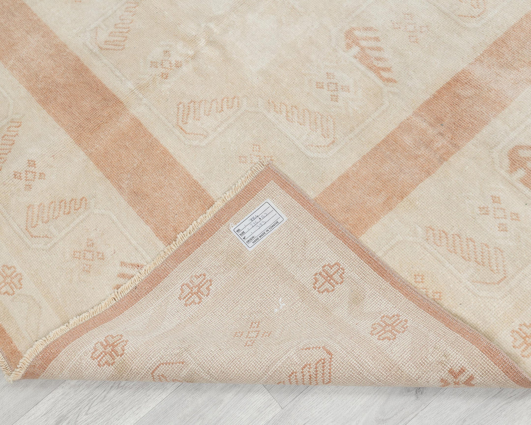 Beige Oushak Rug 5' 4" x 7' 8" | No. VR45208