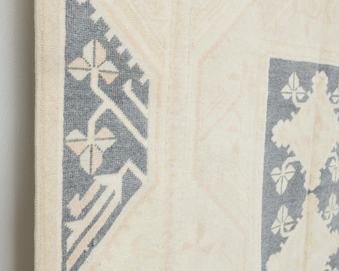 Beige Oushak Rug 8' 2" x 4' 9" | No. VR53308