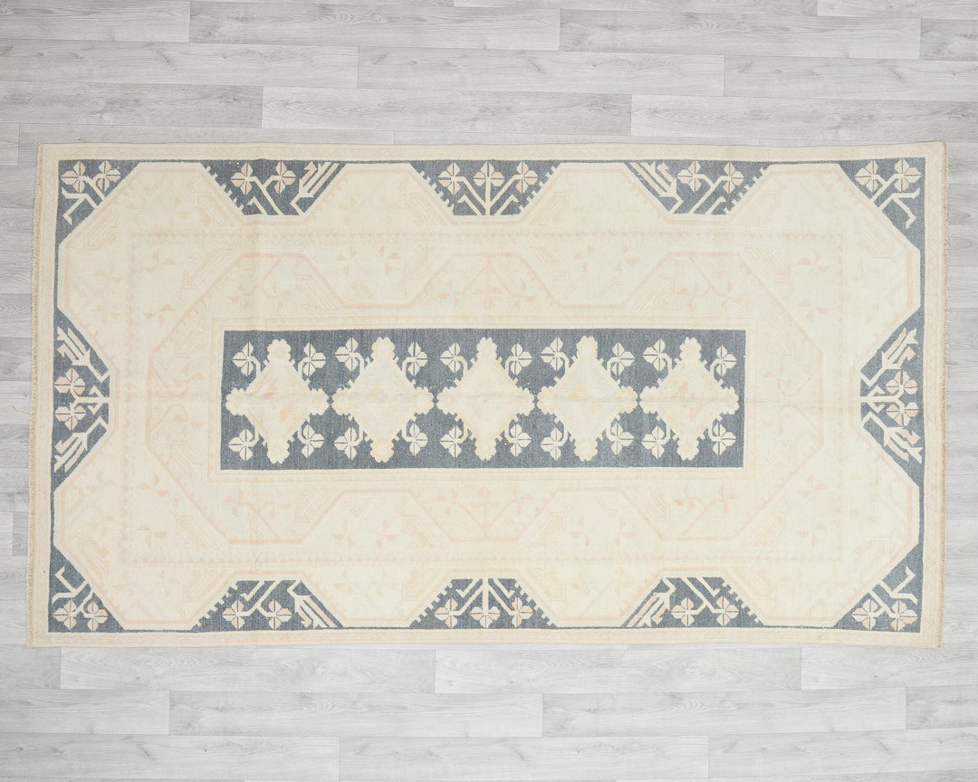 Beige Oushak Rug 8' 2" x 4' 9" | No. VR53308