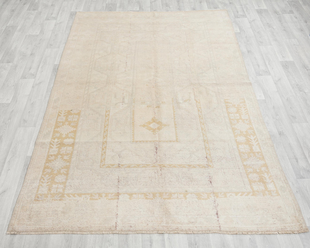 Beige Oushak Rug 5' 5" x 8' | No. VR30911