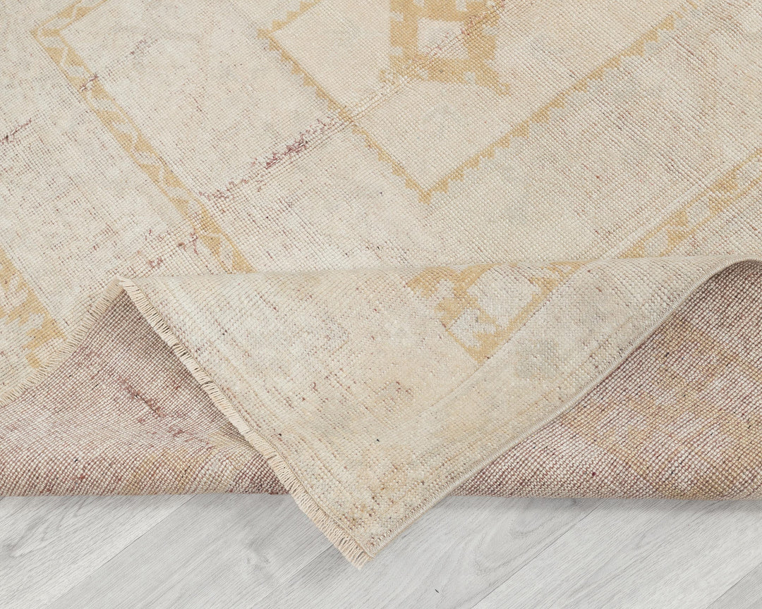 Beige Oushak Rug 5' 5" x 8' | No. VR30911