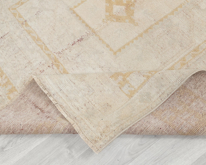 Beige Oushak Rug 5' 5" x 8' | No. VR30911