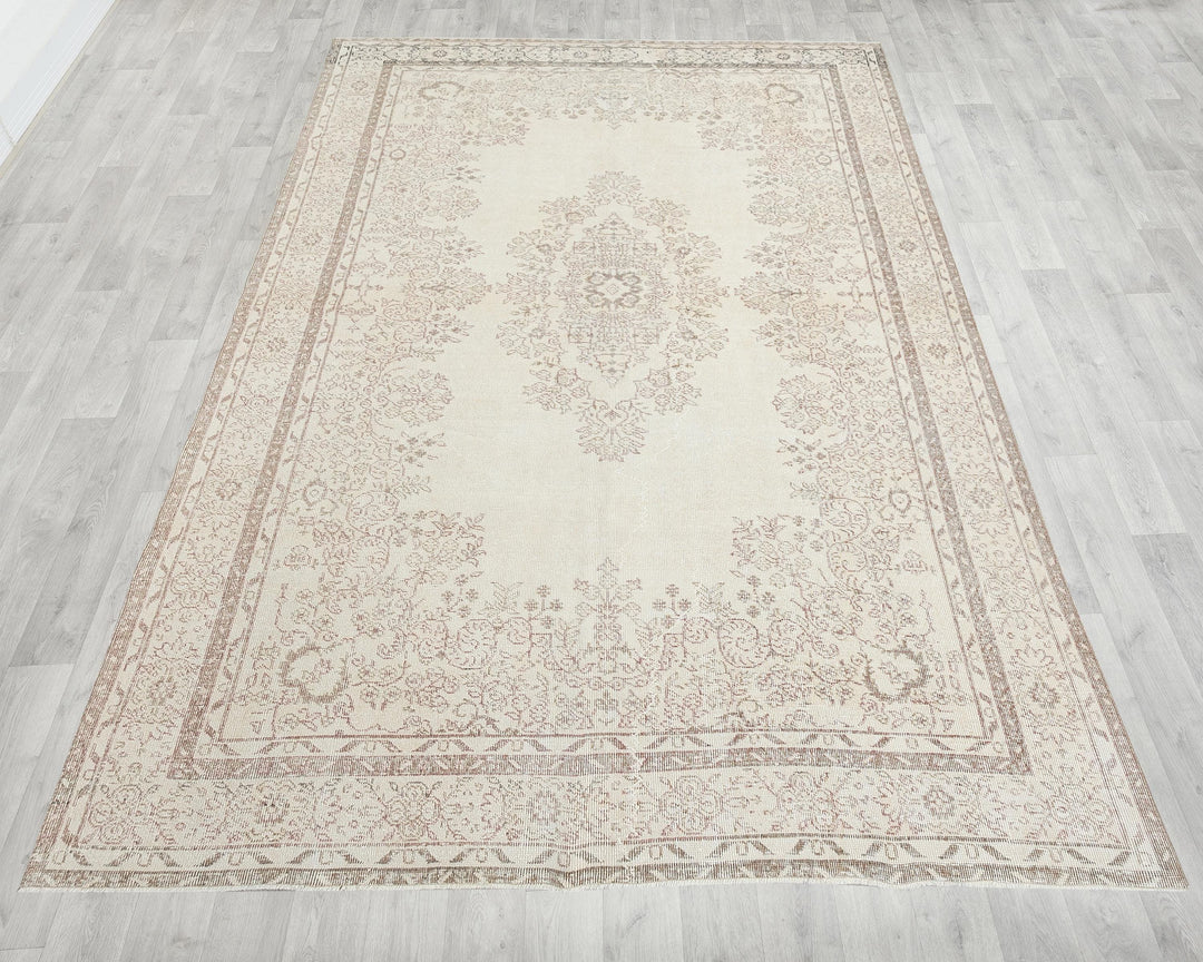 Beige Oushak Rug 6' 11" x 10' 5" | No. VR28050