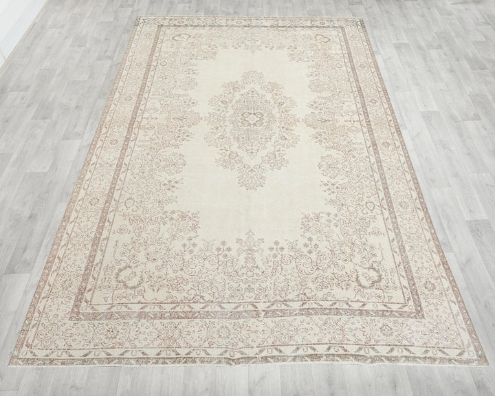 Beige Oushak Rug 6' 11" x 10' 5" | No. VR28050