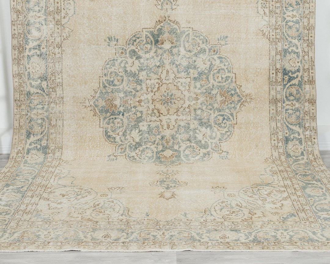 Beige Oushak Rug 6' 10" x 10' 10" | No. VR82938