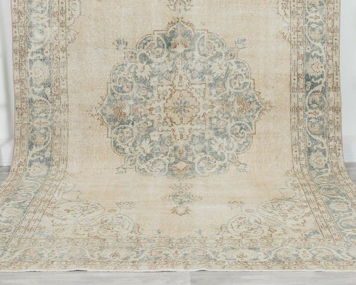 Beige Oushak Rug 6' 10" x 10' 10" | No. VR82938