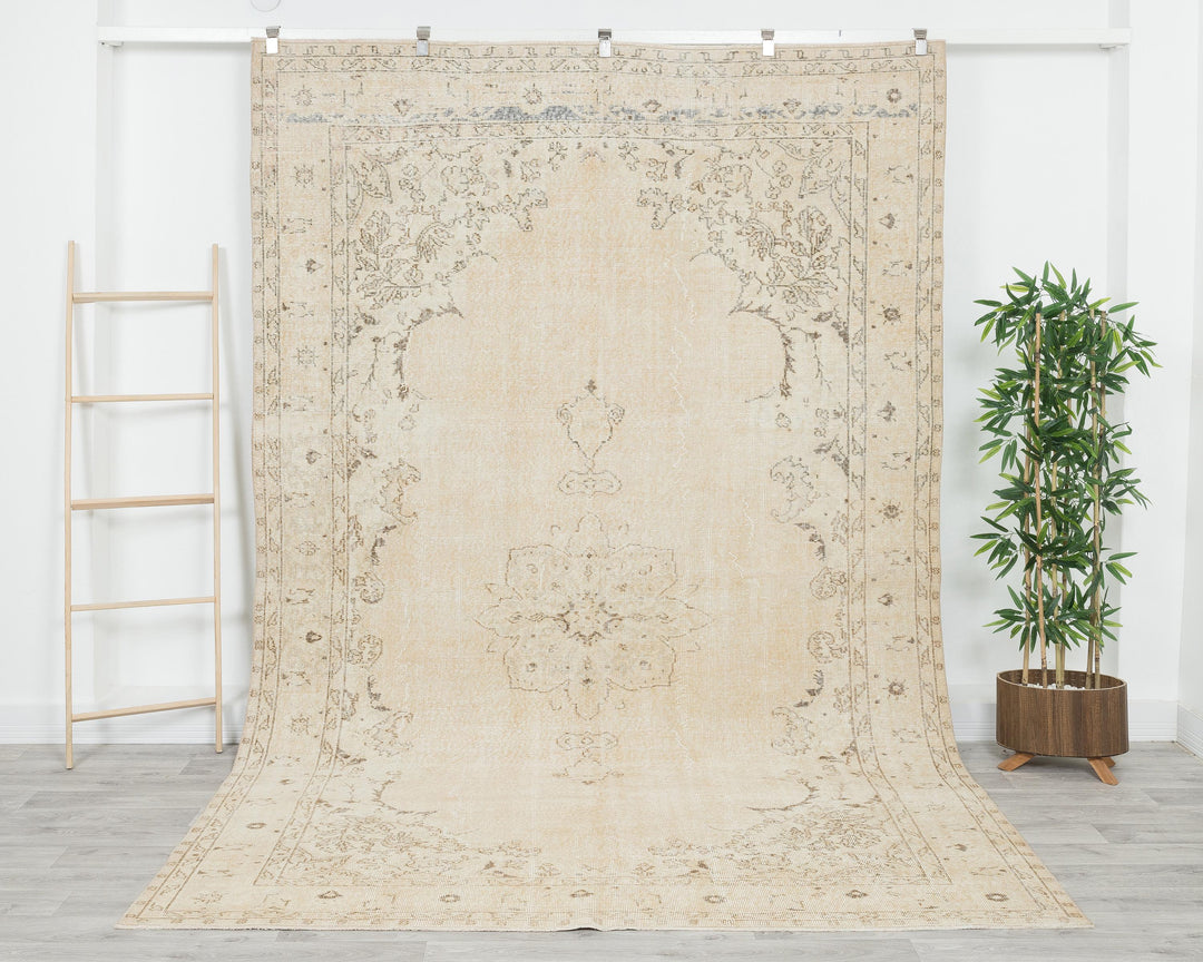 Beige Oushak Rug 6' 10" x 10' 2" | No. VR97753