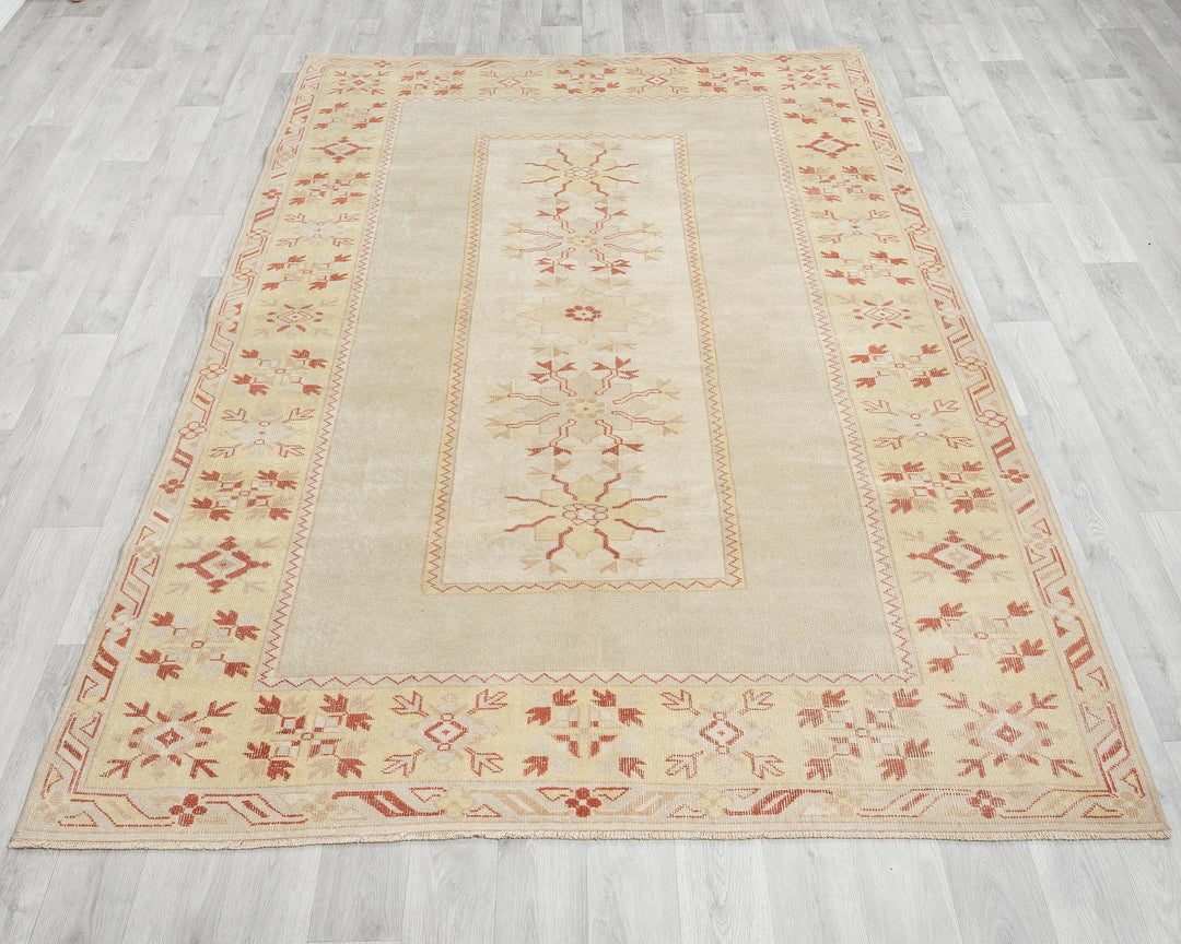 Beige Oushak Rug 5' 5" x 7' 11" | No. VR91414