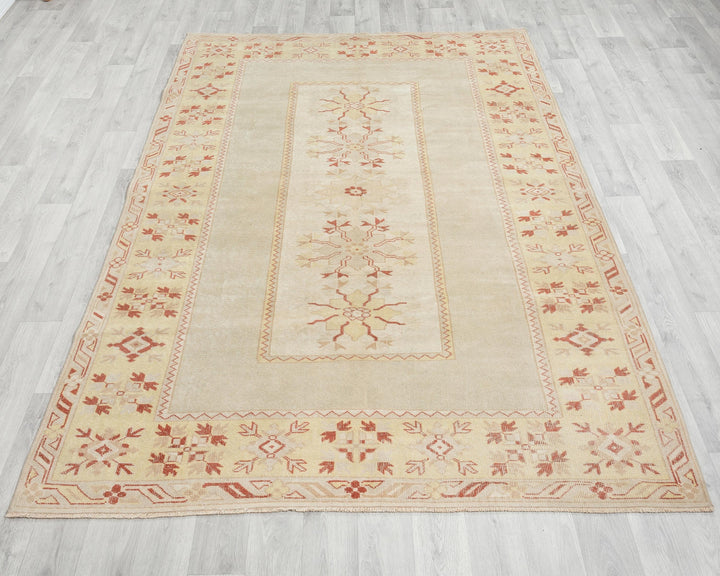 Beige Oushak Rug 5' 5" x 7' 11" | No. VR91414