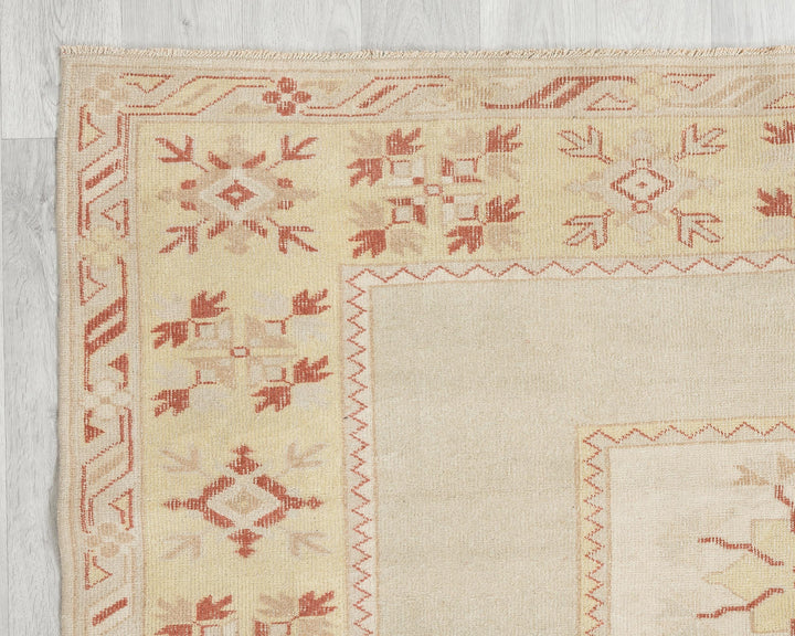 Beige Oushak Rug 5' 5" x 7' 11" | No. VR91414