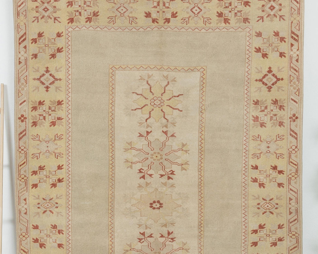 Beige Oushak Rug 5' 5" x 7' 11" | No. VR91414