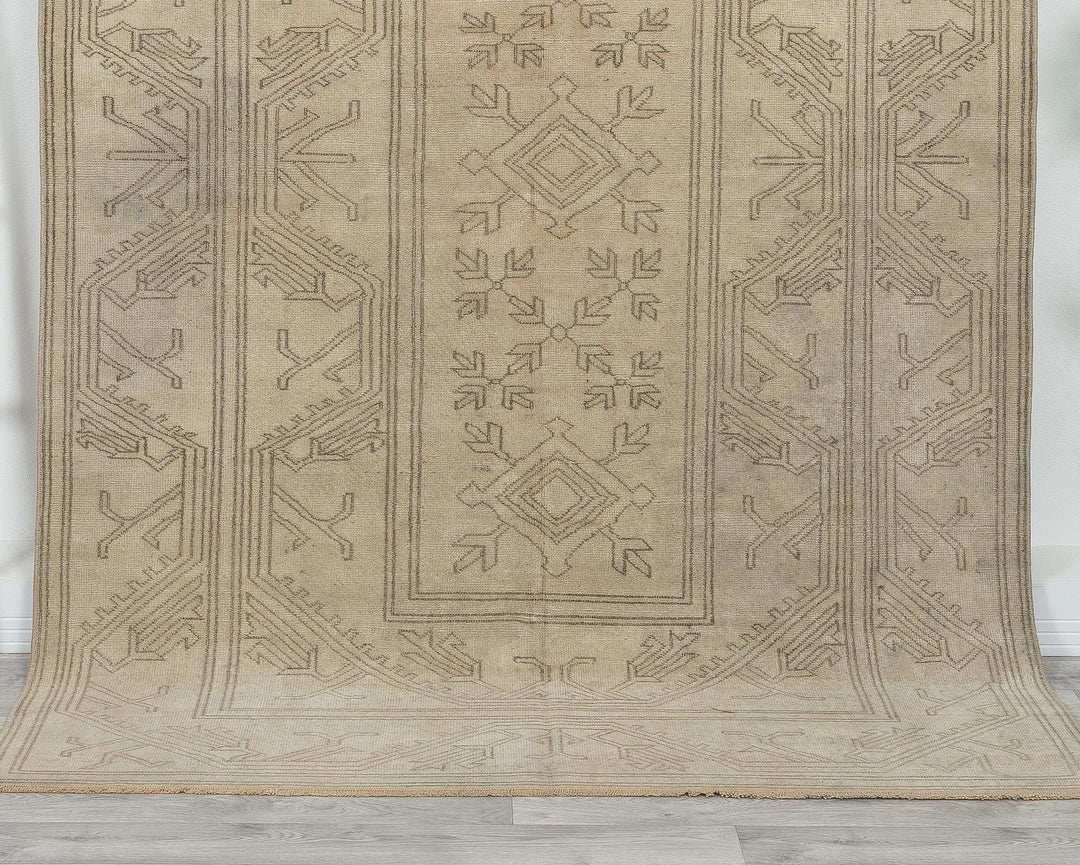 Beige Oushak Rug 5' 1" x 8' 2" | No. VR20050