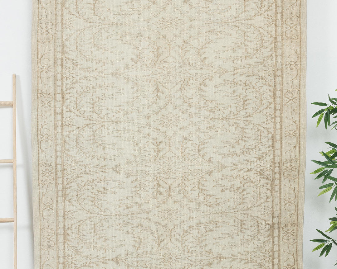 Beige Oushak Rug 4' 7" x 7' 7" | No. VR16893